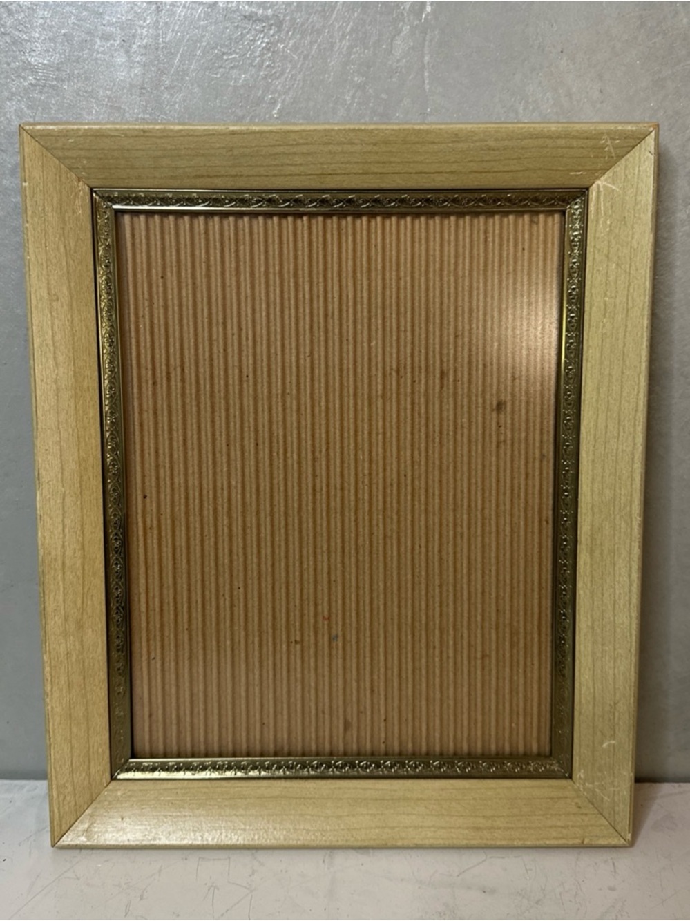 VINTAGE MID CENTURY WOOD WITH METAL LINER PICTURE FRAME FITS 8X10